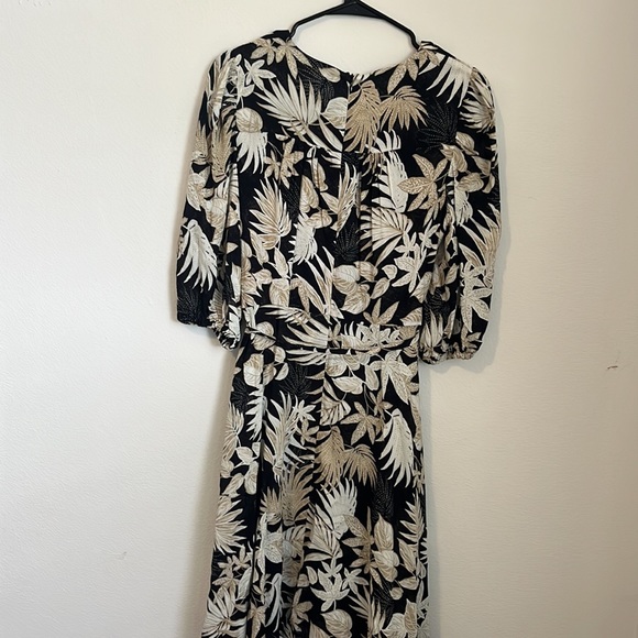 2/$10 Calvin Klein black, tan, white wrap dress size 8 - Picture 7 of 8